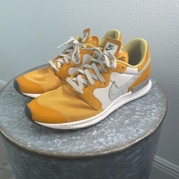 Nike Other - Nike “Air Berwuda” waffle mold sneakers, 10.5 men’s
